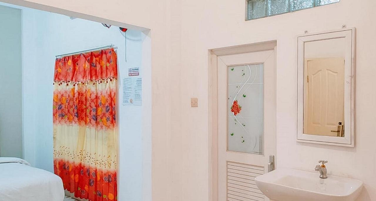 Reddoorz @ Tongas Probolinggo Hotel Exterior photo