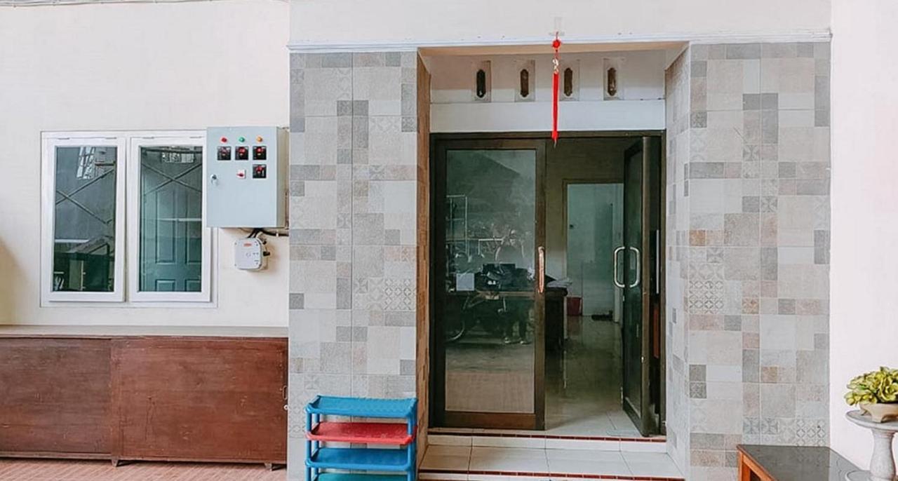 Reddoorz @ Tongas Probolinggo Hotel Exterior photo